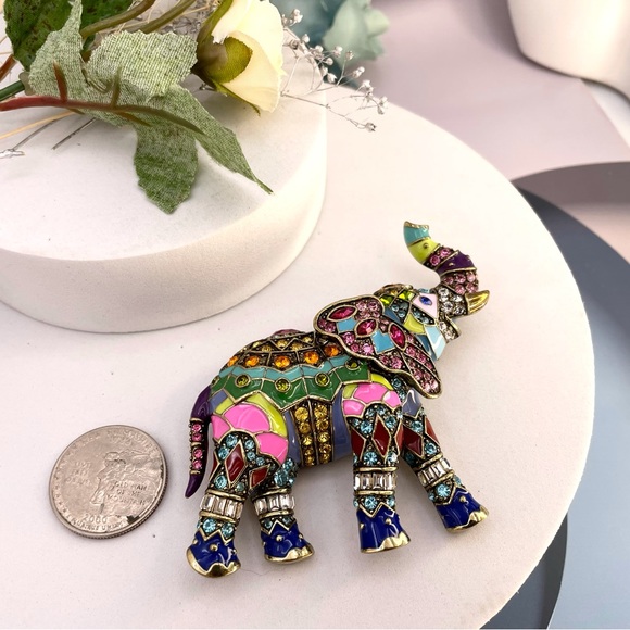 Heidi Daus Happy Elephant Crystal and Enamel Pin - Picture 4 of 5